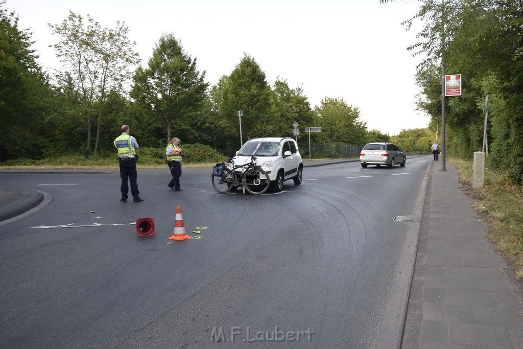 VU PKW Rad Koeln Porz Gremberghoven Alter Deutzer Postweg Josef Lindner Weg P22.JPG - Miklos Laubert